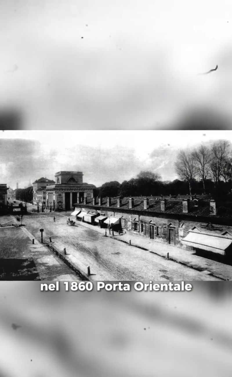 Una vecchia foto di Porta Venezia, all'epoca Porta Orientale.