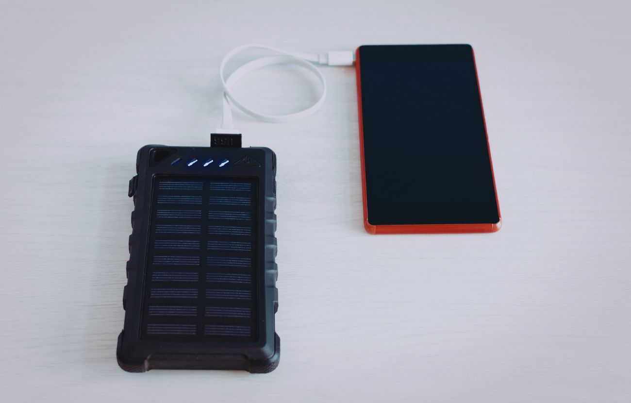 Prima di salire a bordo di un aereo, è bene informarsi circa le regole concernenti l'uso di powerbank e batterie al litio