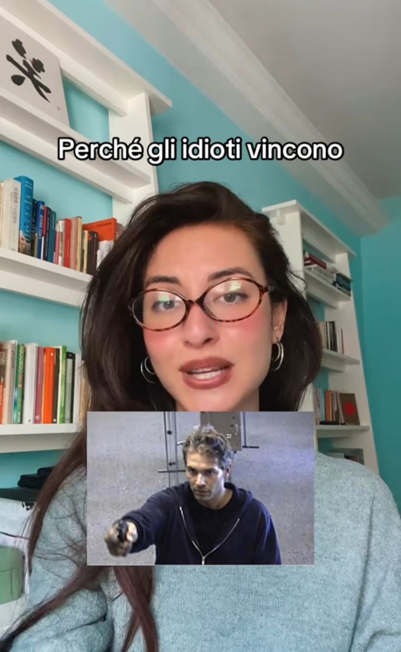 La content creator ha raccontato la storia di McArthur Wheeler, uomo convinto che bastasse usare del succo di limone sul viso per diventare invisibile.