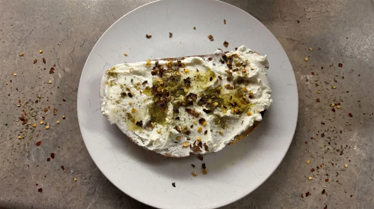 Il siero di latte e yogurt in cucina: il tesoro liquido che le nonne non buttavano mai