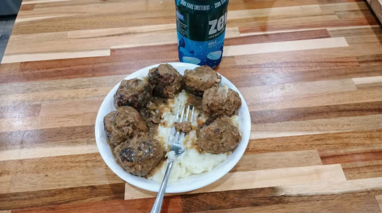 Polpette della nonna in umido con purè: la scienza (e la poesia) del comfort food italiano
