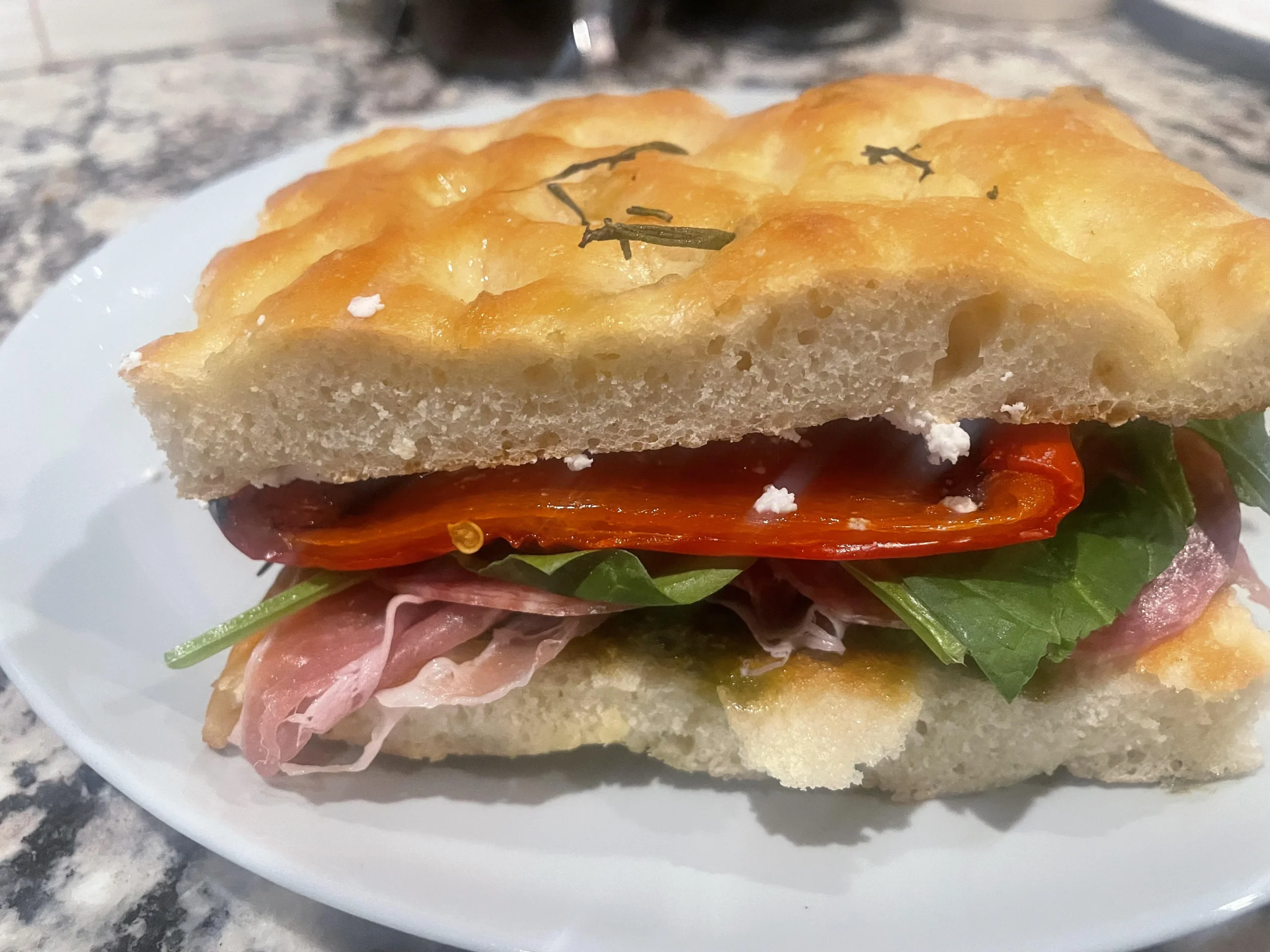 Focaccia della nonna: la ricetta tradizionale per un pane morbido e profumato