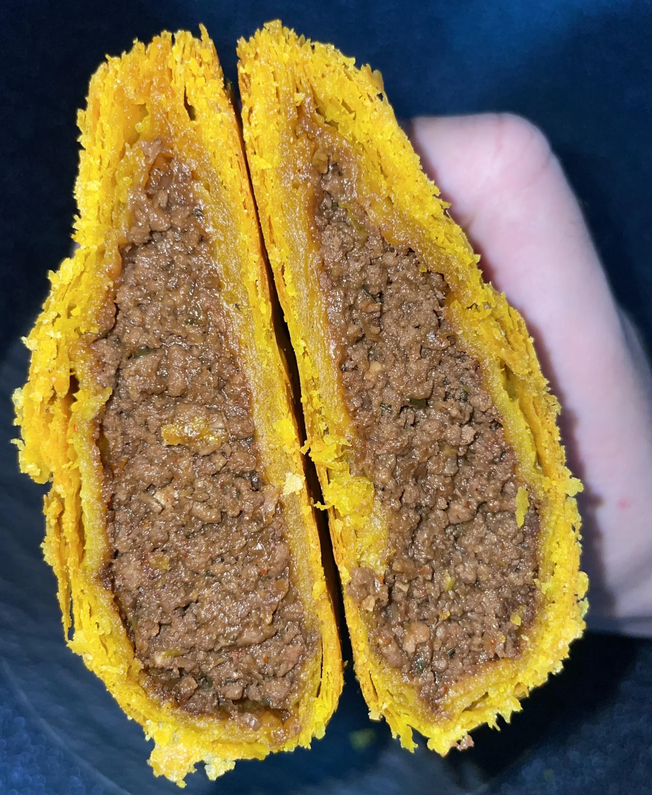 Patties giamaicani fatti in casa: la ricetta dei fagottini dorati di manzo speziato
