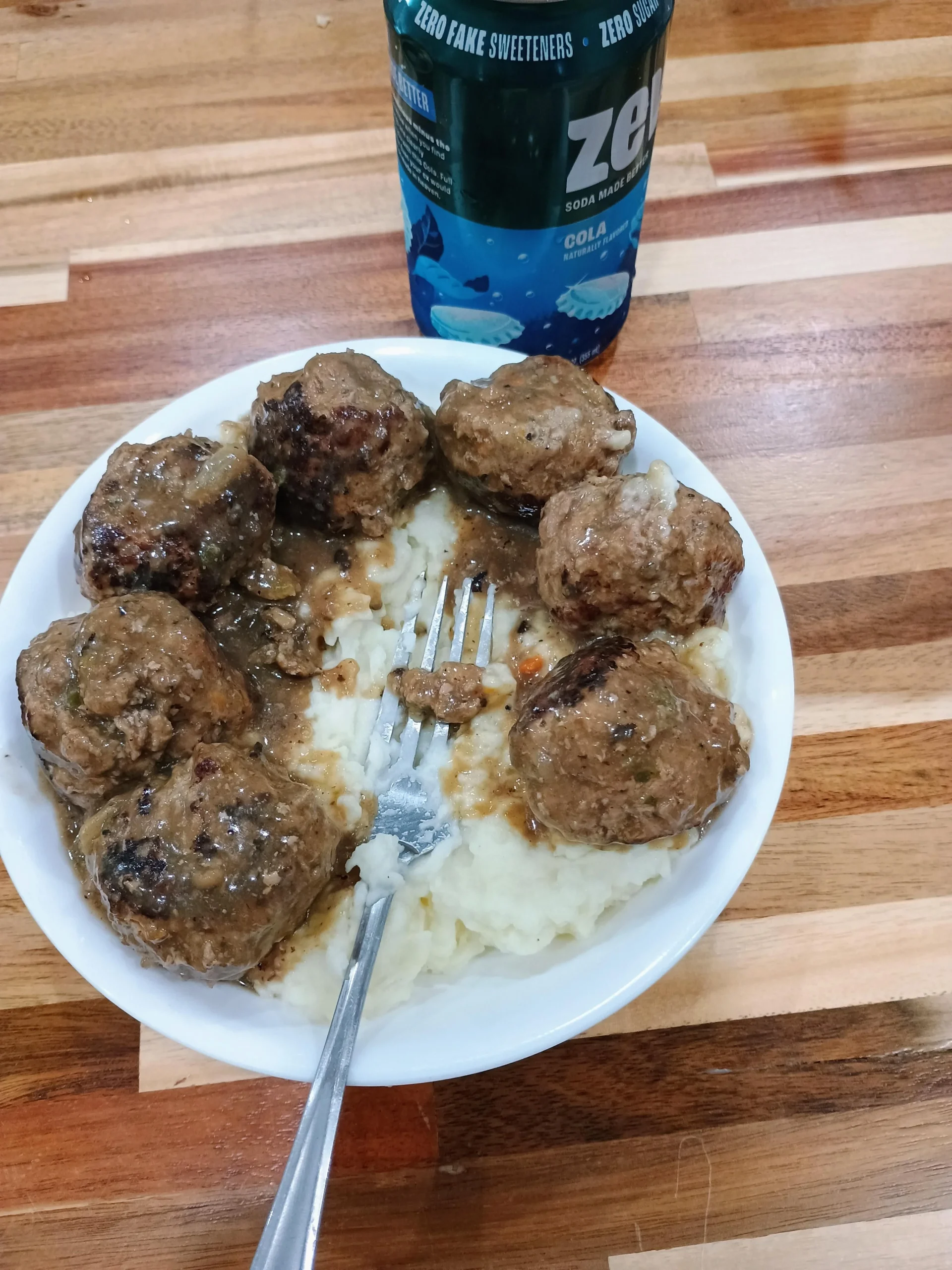 Polpette della nonna in umido con purè: la scienza (e la poesia) del comfort food italiano