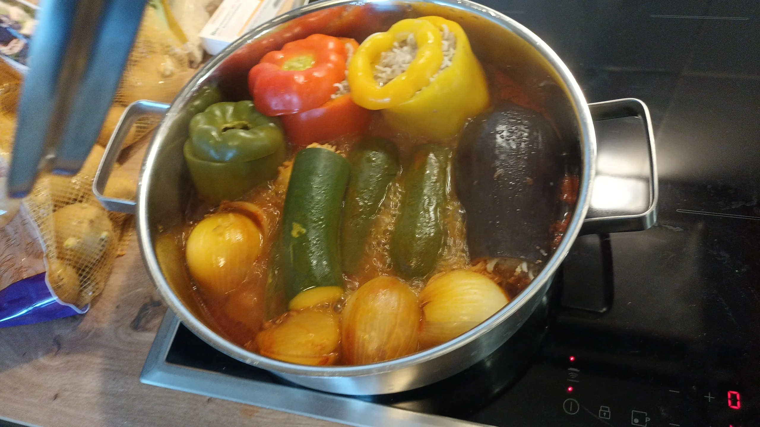 Verdure ripiene come le faceva la nonna: dal dolma dei Balcani ai peperoni del Sud Italia