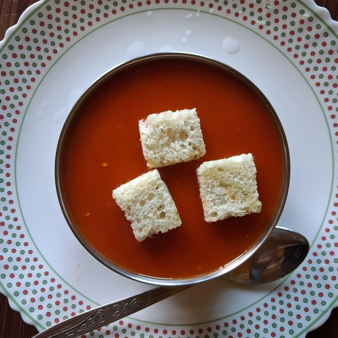 Zuppa di pomodoro della nonna con crostini: la ricetta dell'orto che profuma di casa