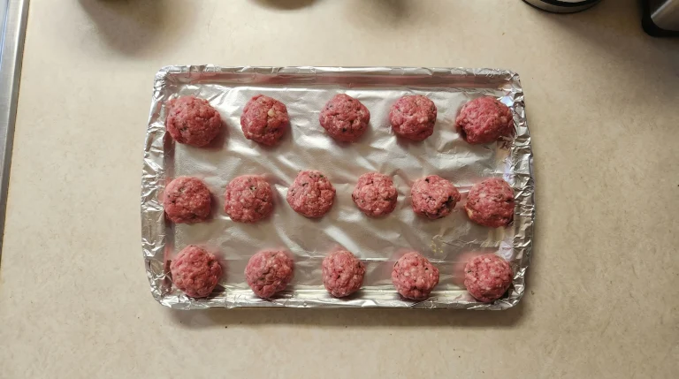 Polpette al sugo come le faceva la nonna: la ricetta della domenica che profuma di casa