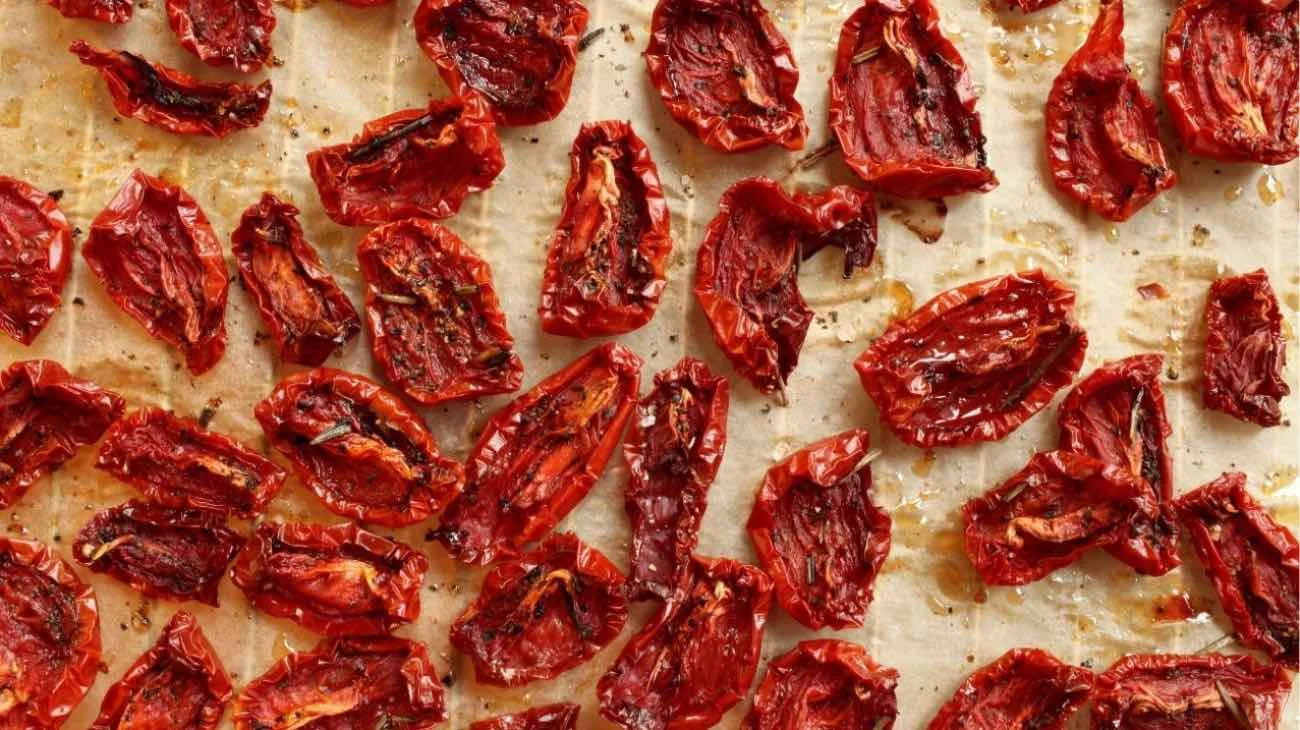 Pomodori secchi segreti della preparazione