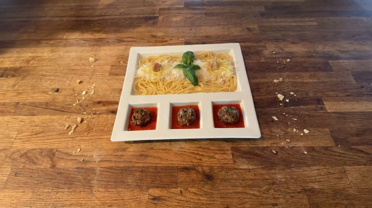 Spaghetti con polpette al sugo: storia, segreti e ricetta della tradizione casalinga