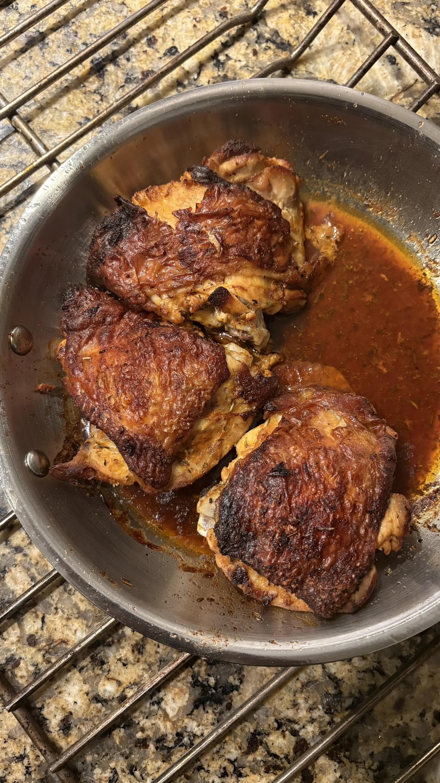 Cosce di pollo croccanti in padella: la ricetta della nonna spiegata bene