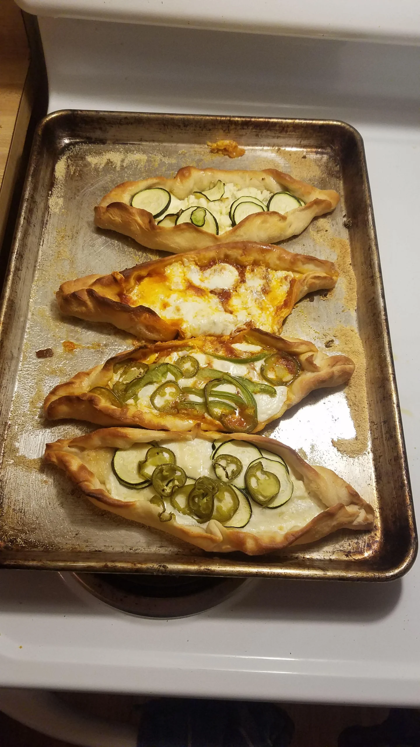 Pide turca fatta in casa: la ricetta della focaccia a barchetta che conquista l'Italia