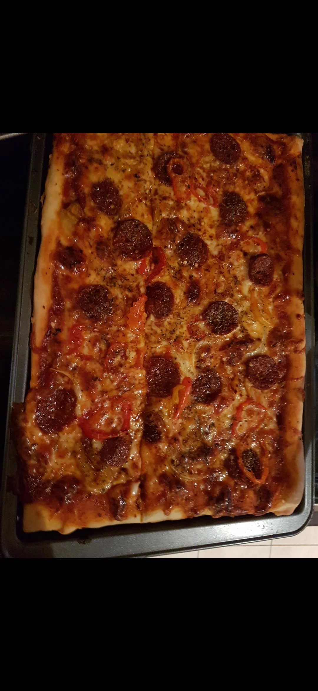 Pizza fatta in casa come la nonna: i segreti dell'impasto a mano e della lievitazione lenta