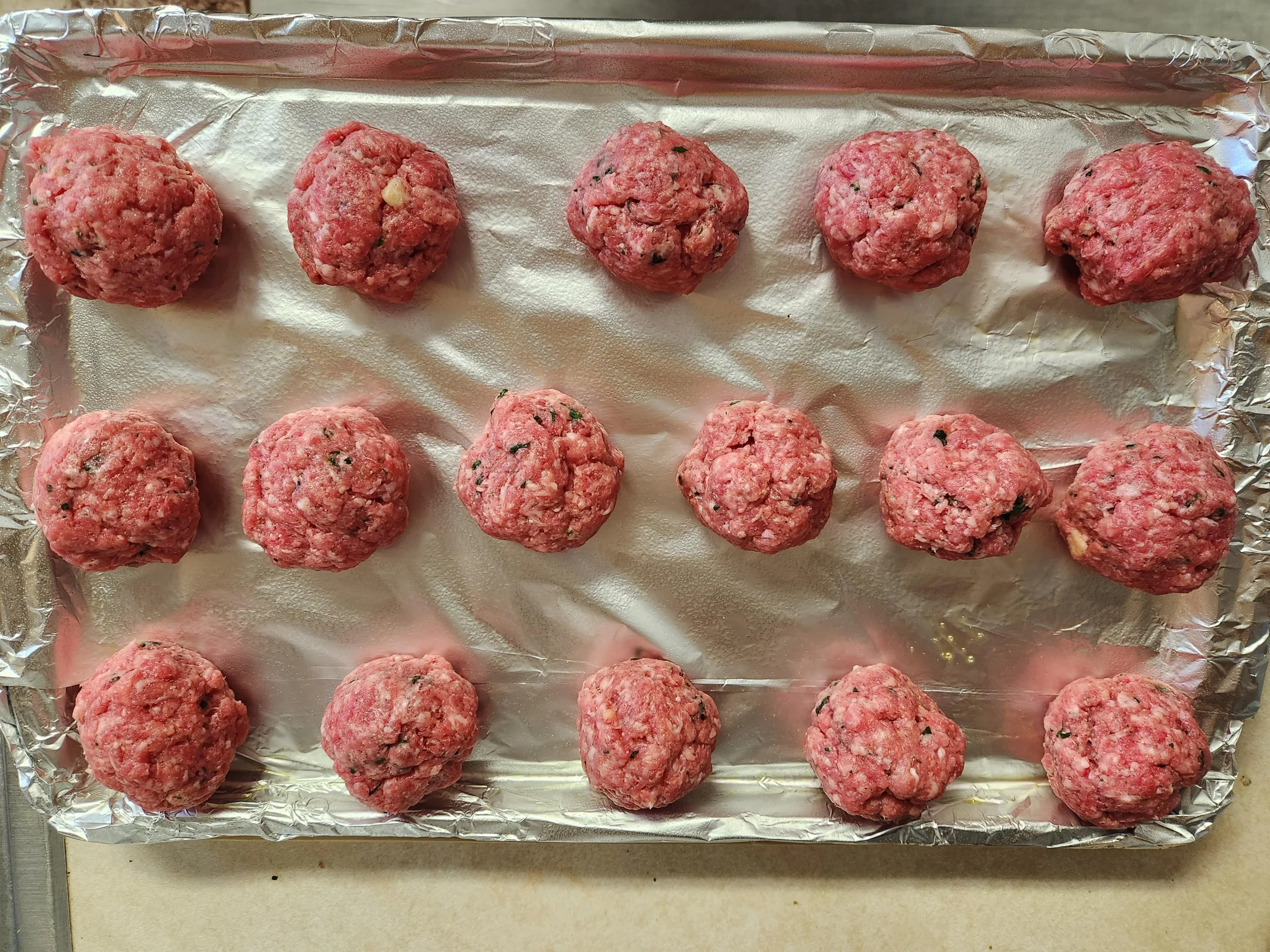 Polpette al sugo come le faceva la nonna: la ricetta della domenica che profuma di casa
