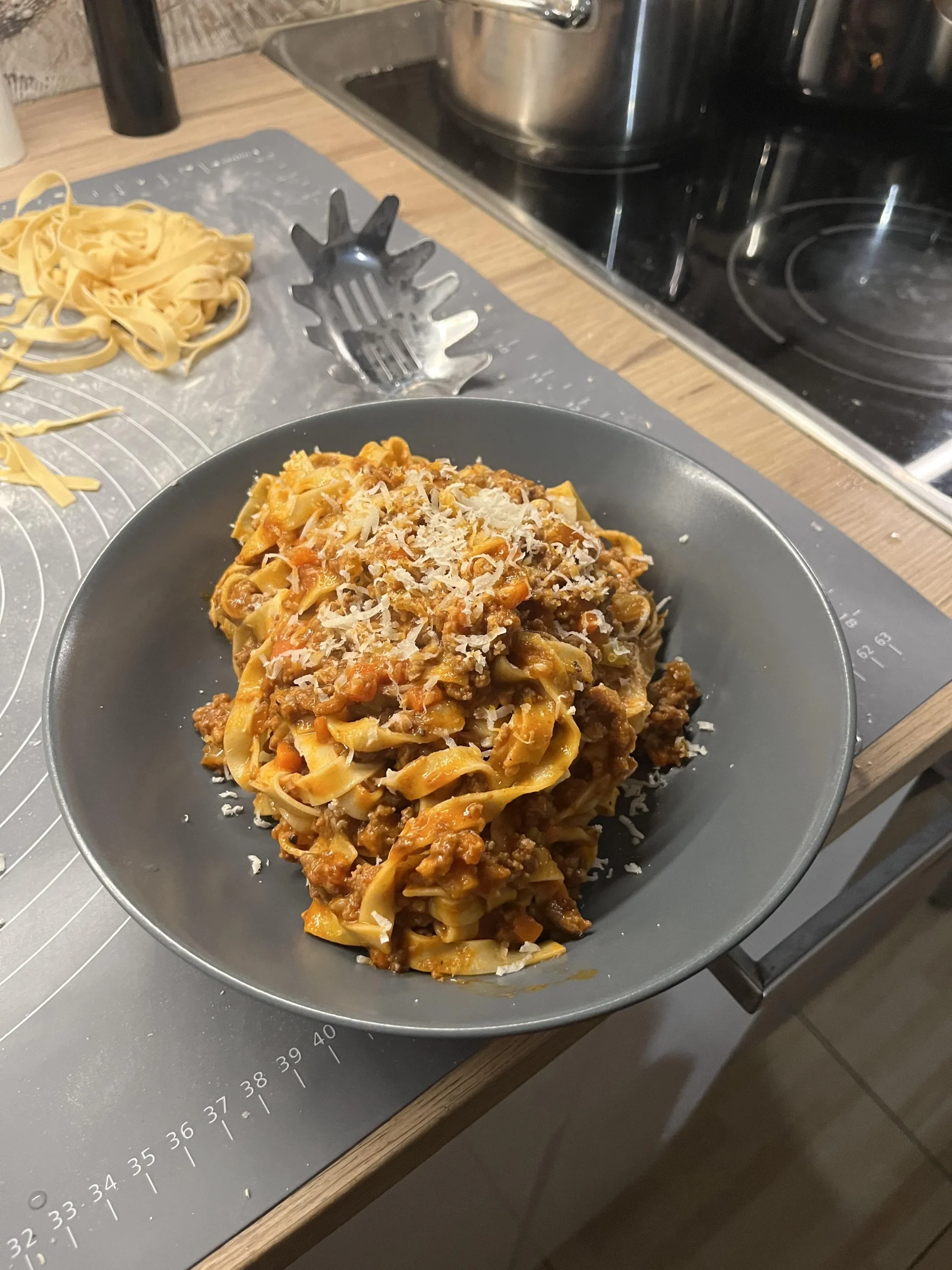 Ragù alla Bolognese: la ricetta originale della nonna emiliana spiegata passo passo