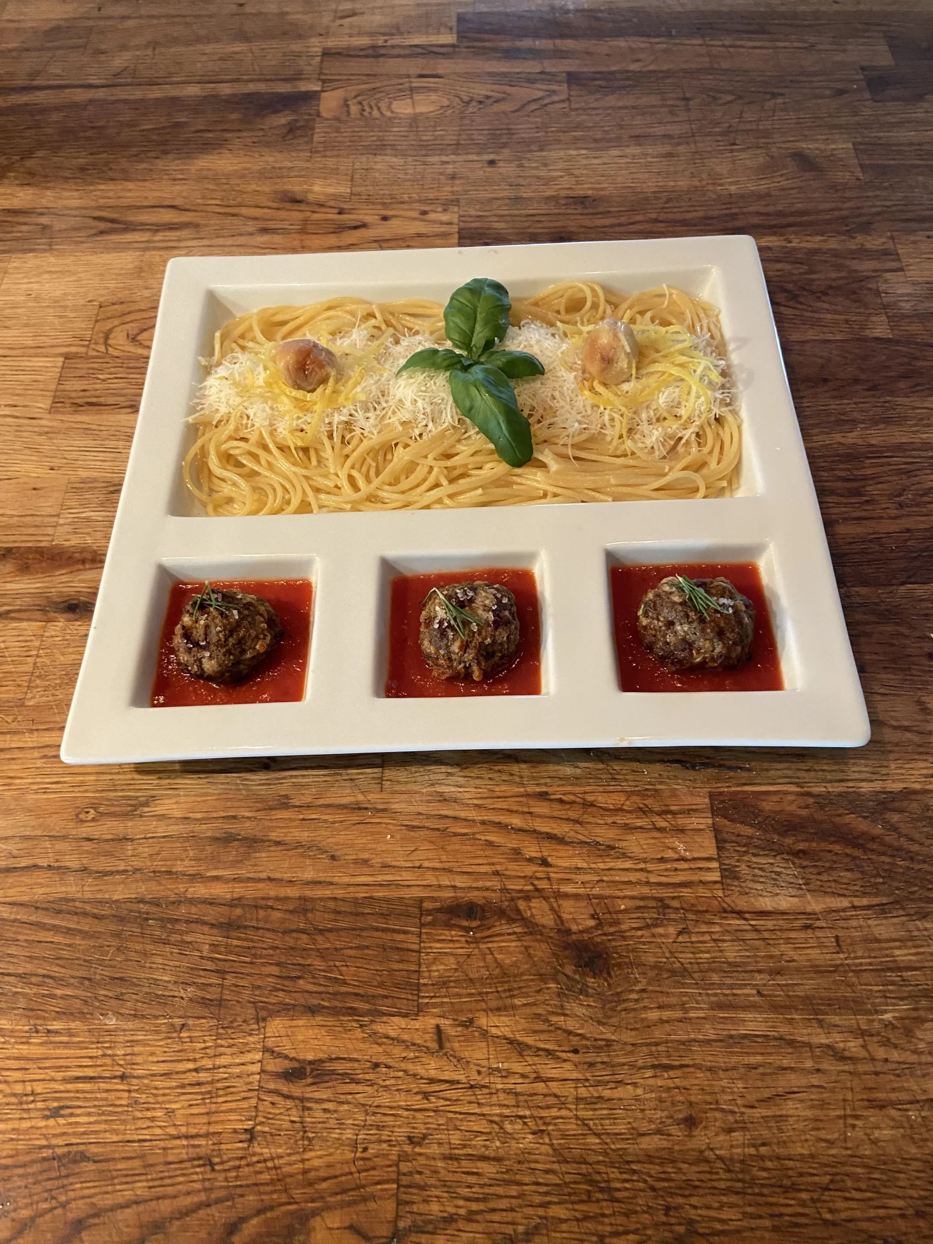Spaghetti con polpette al sugo: storia, segreti e ricetta della tradizione casalinga