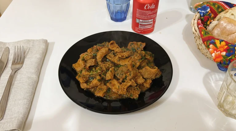 Trippa della nonna: il piatto povero che racconta l'Italia dei mercati e delle osterie