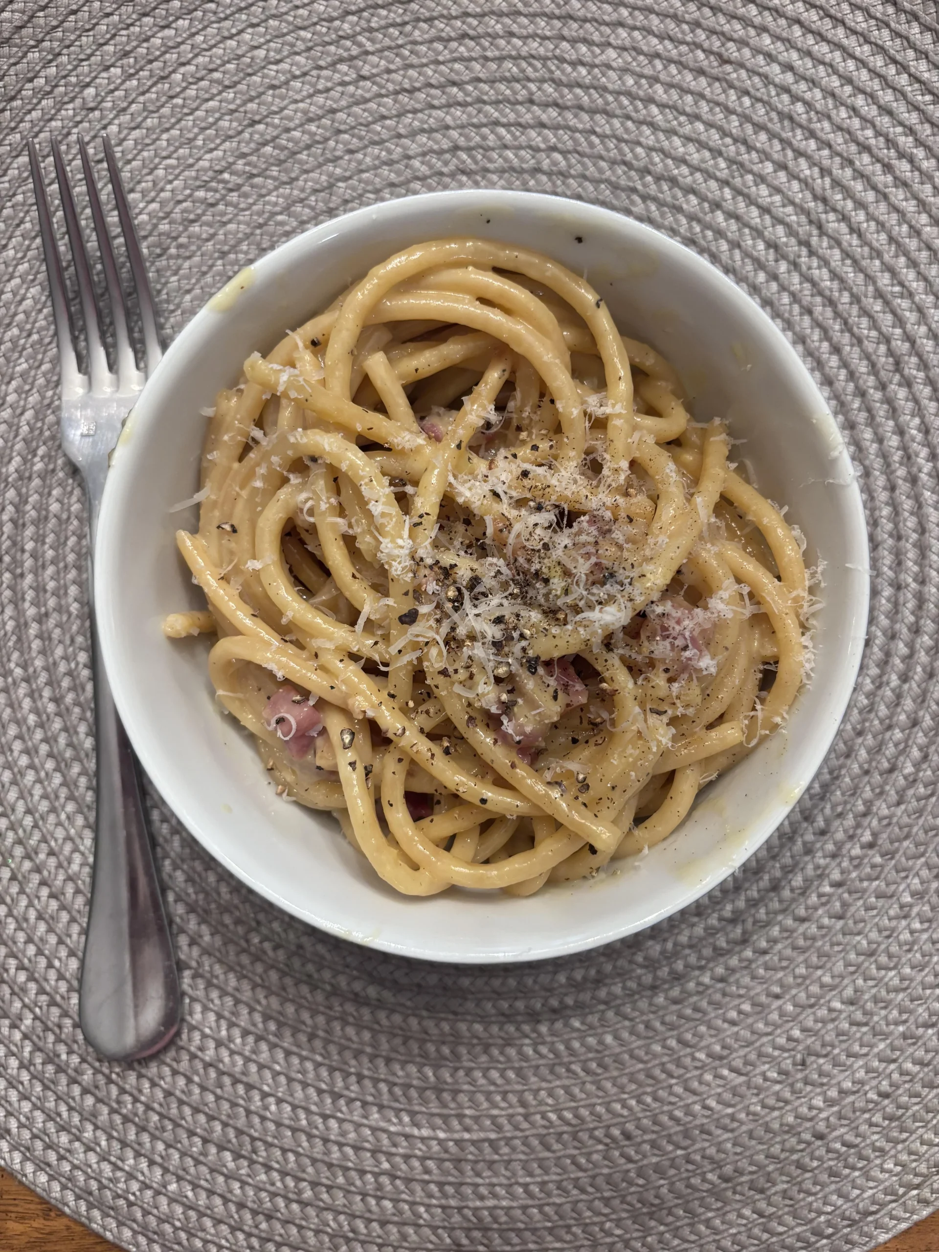 Carbonara della nonna: la vera ricetta romana con guanciale, pecorino e uova (senza panna)