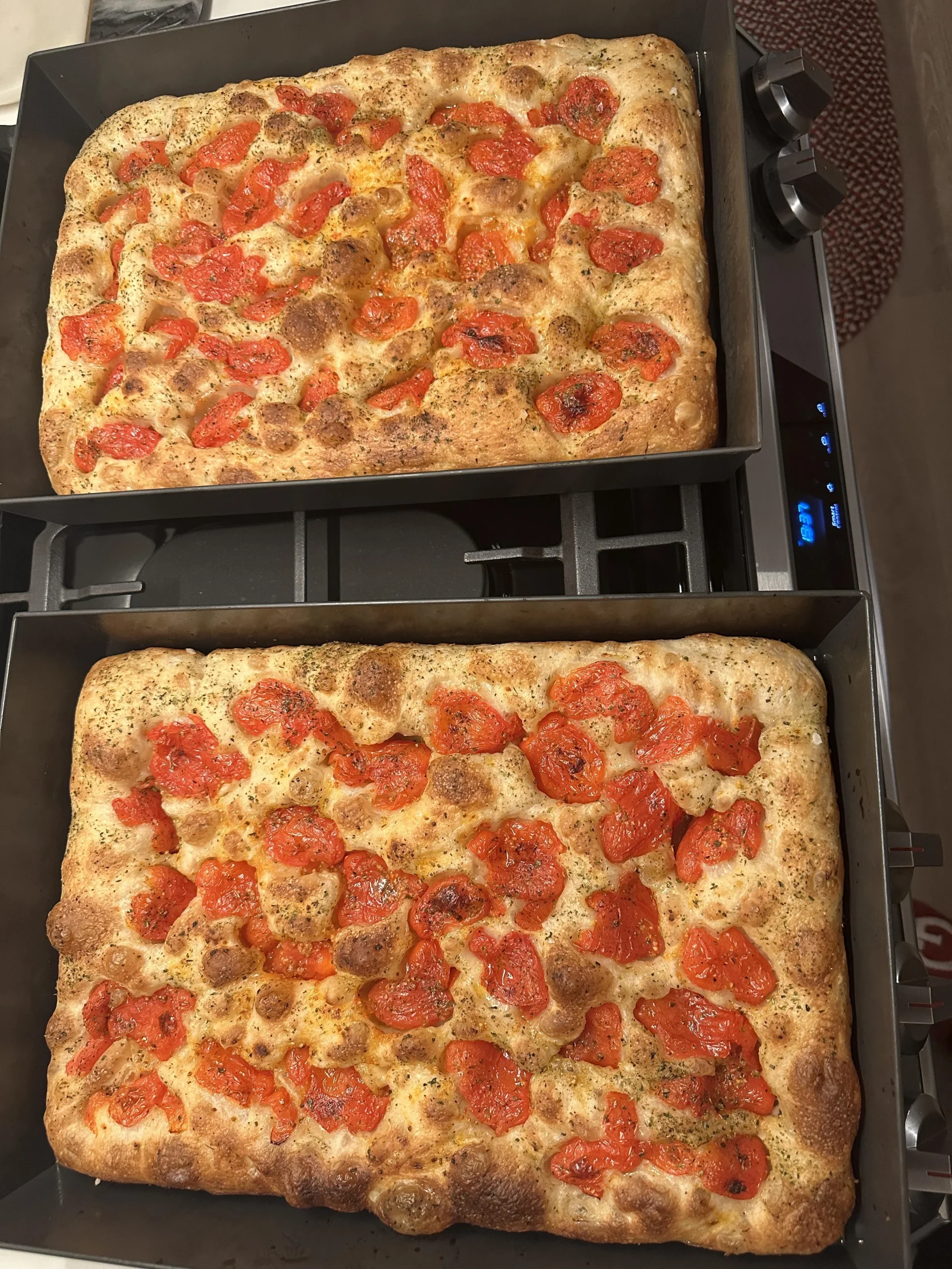 Focaccia barese della nonna: la ricetta pugliese autentica con il segreto della patata nell'impasto