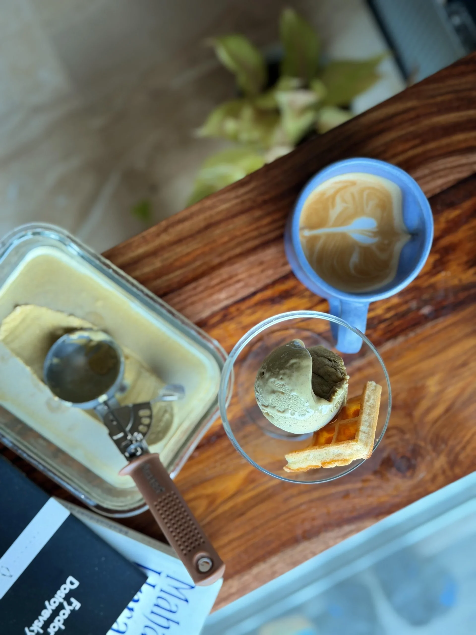 Gelato al pistacchio fatto in casa senza gelatiera: la ricetta cremosa come la faceva la nonna