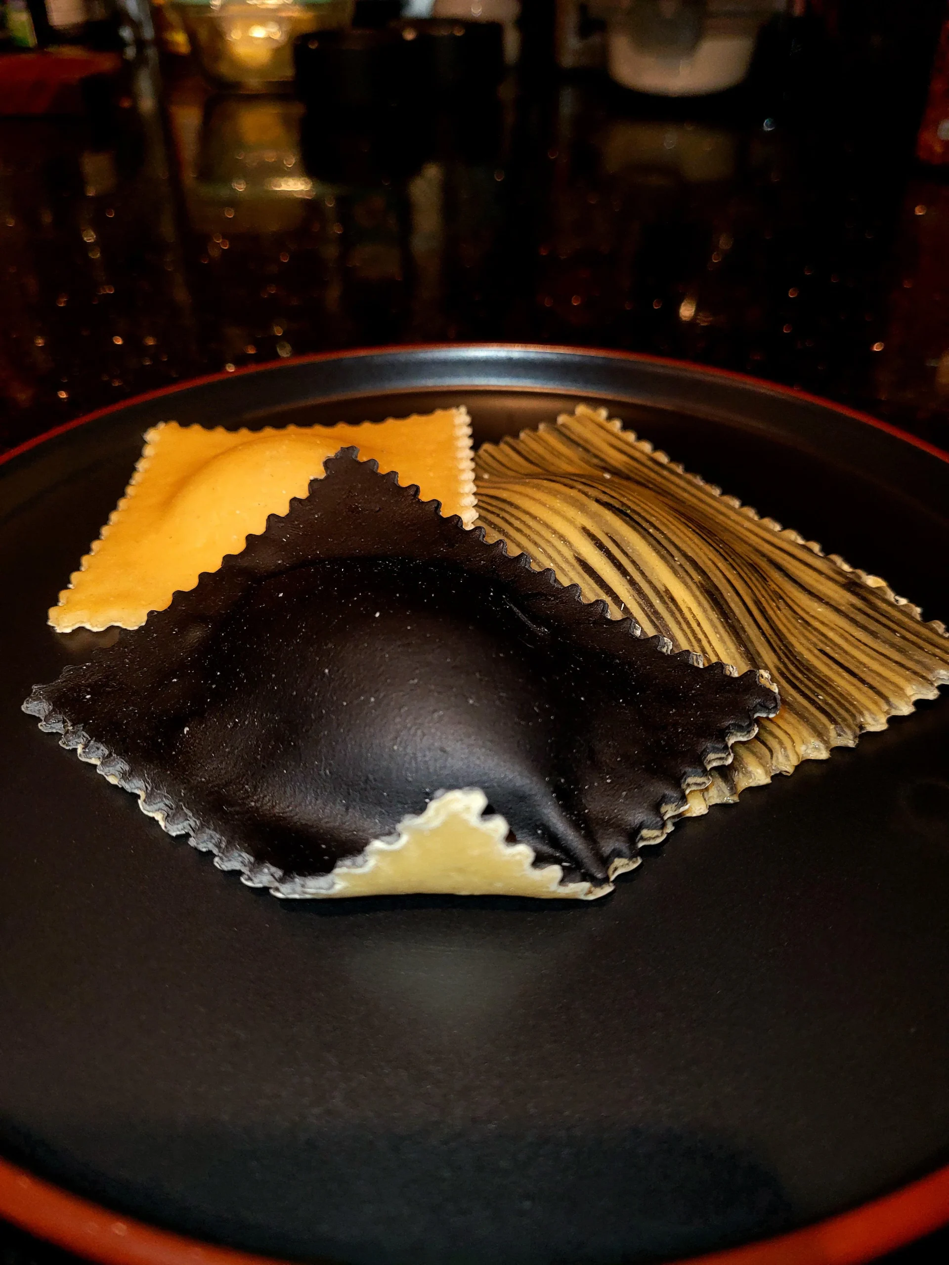 Ravioli fatti in casa ripieni di pesce: il piccolo miracolo della pasta fresca italiana