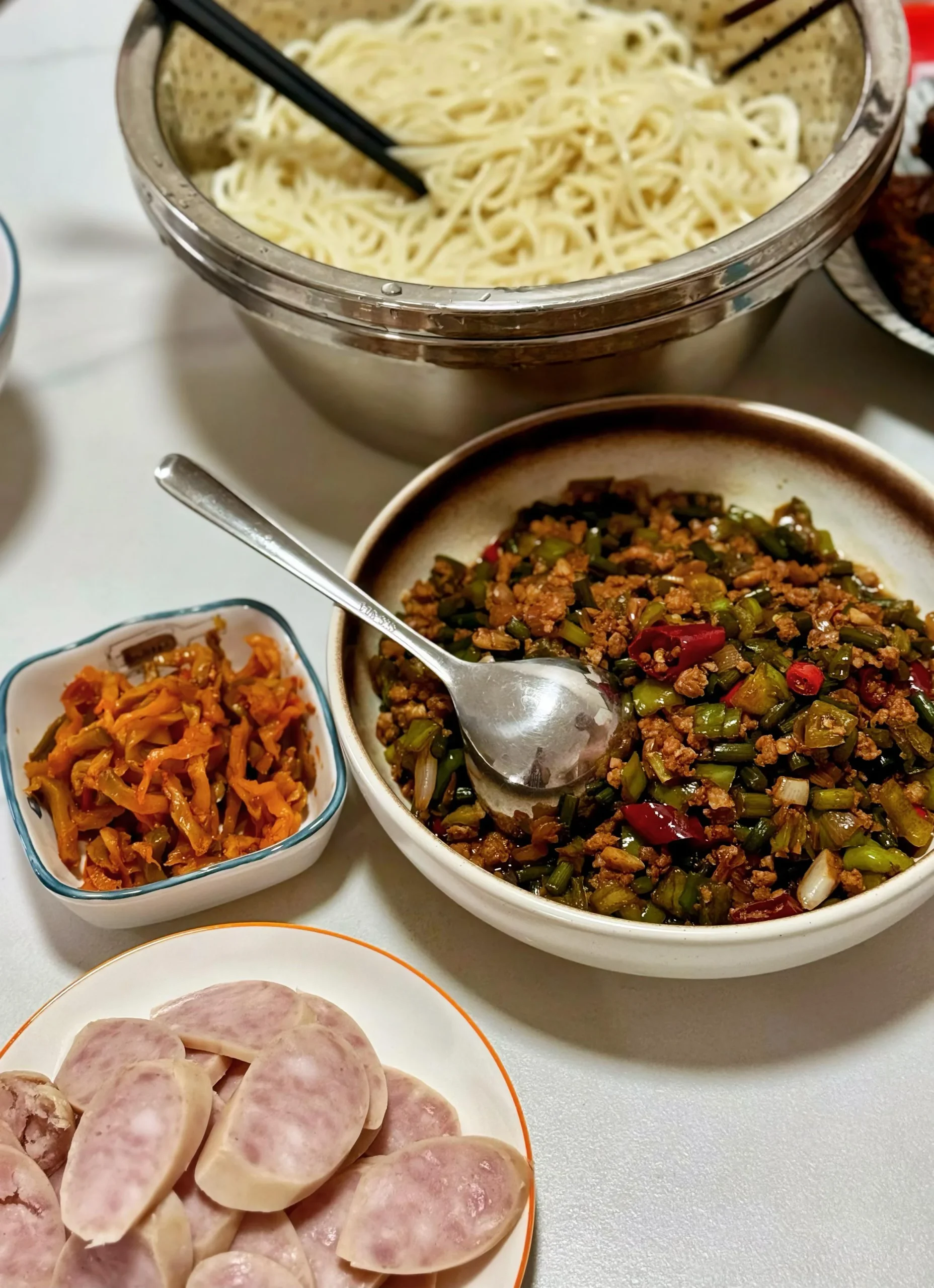 Scapi d'aglio: il tesoro primaverile dell'orto della nonna che quasi nessuno conosce