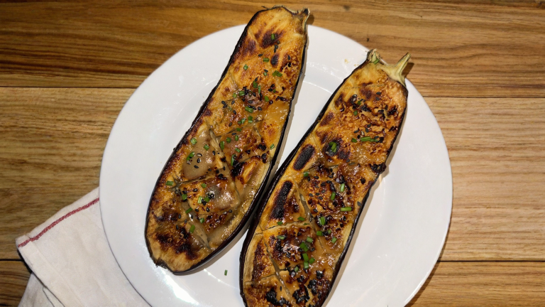 Melanzane al miso: la spugna che beve l'olio e te lo ridà indietro