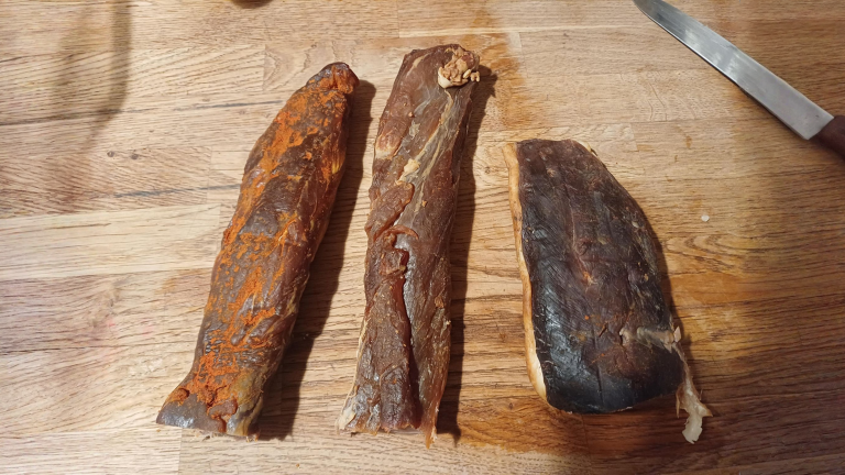 Muffa bianca sul salame: come capire in 30 secondi se è il fiore buono o va buttato tutto