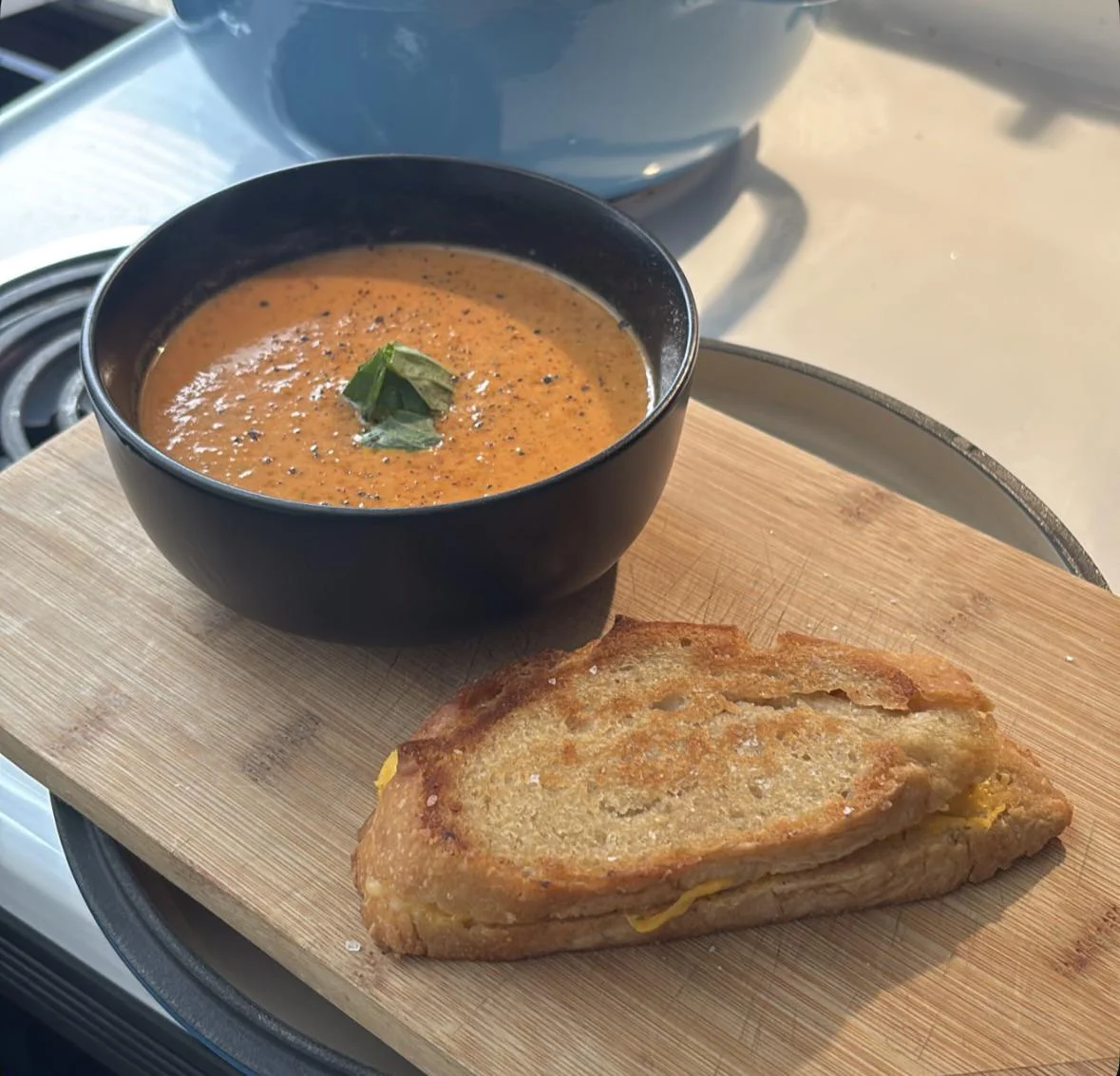 Bicarbonato nella zuppa di pomodoro: il trucco della nonna che salva la panna (e quando la rovina)