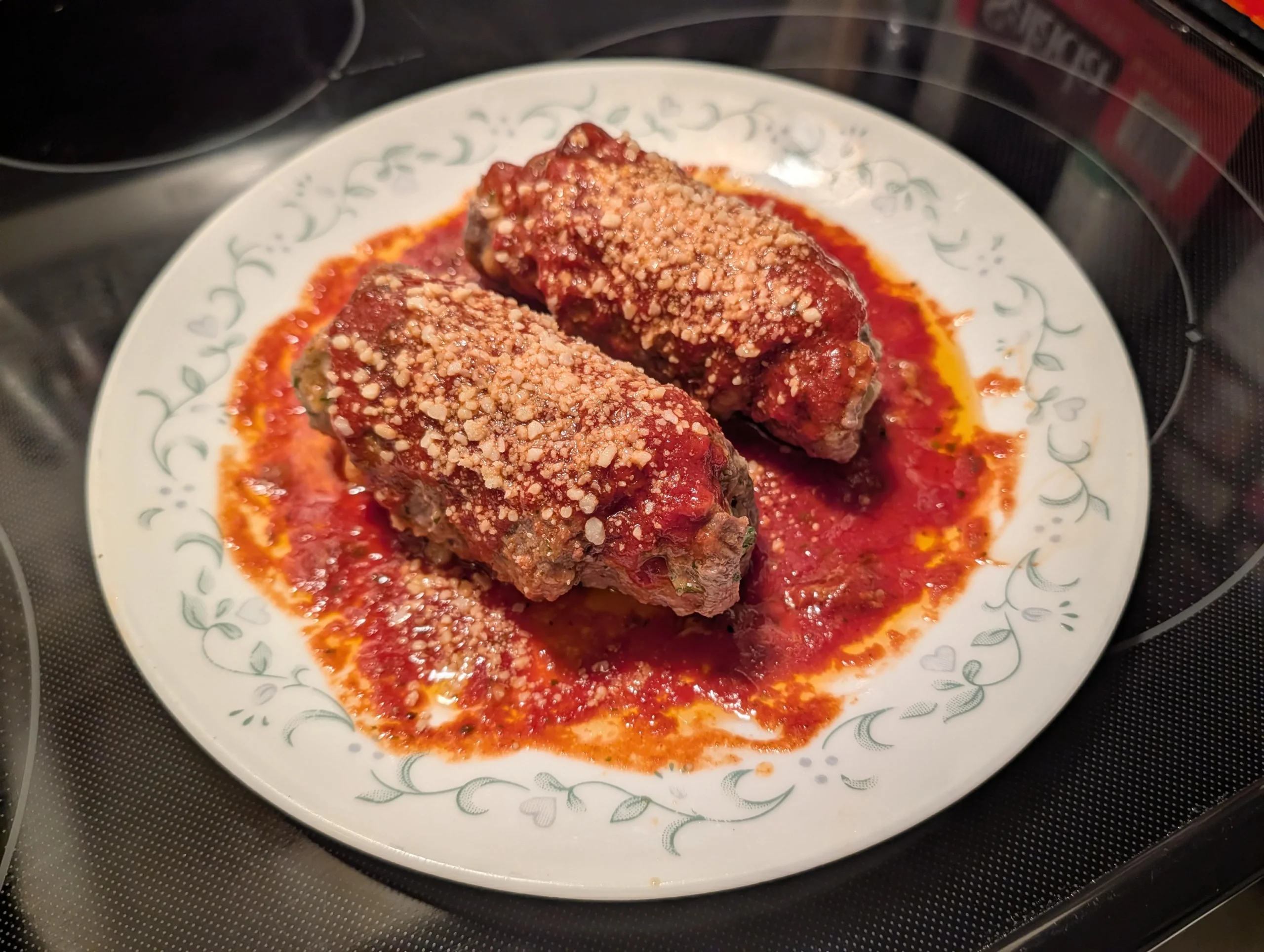 Braciole al sugo: il ripieno rivela il paese della nonna e perché l'involtino si apre in pentola