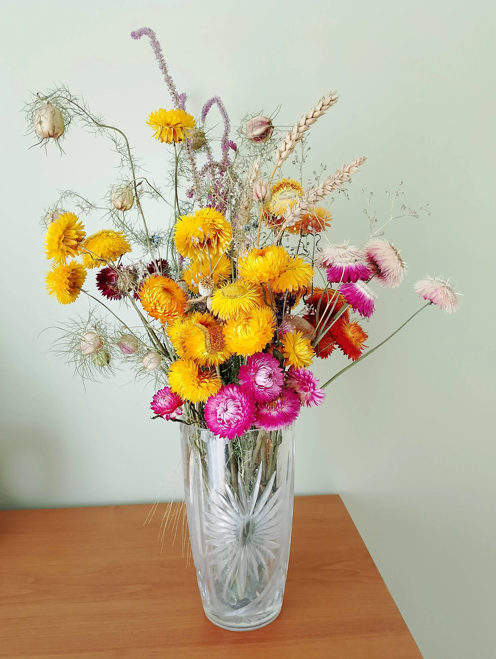 Fiori da essiccare: il colore si decide nei dieci minuti del taglio, non dopo