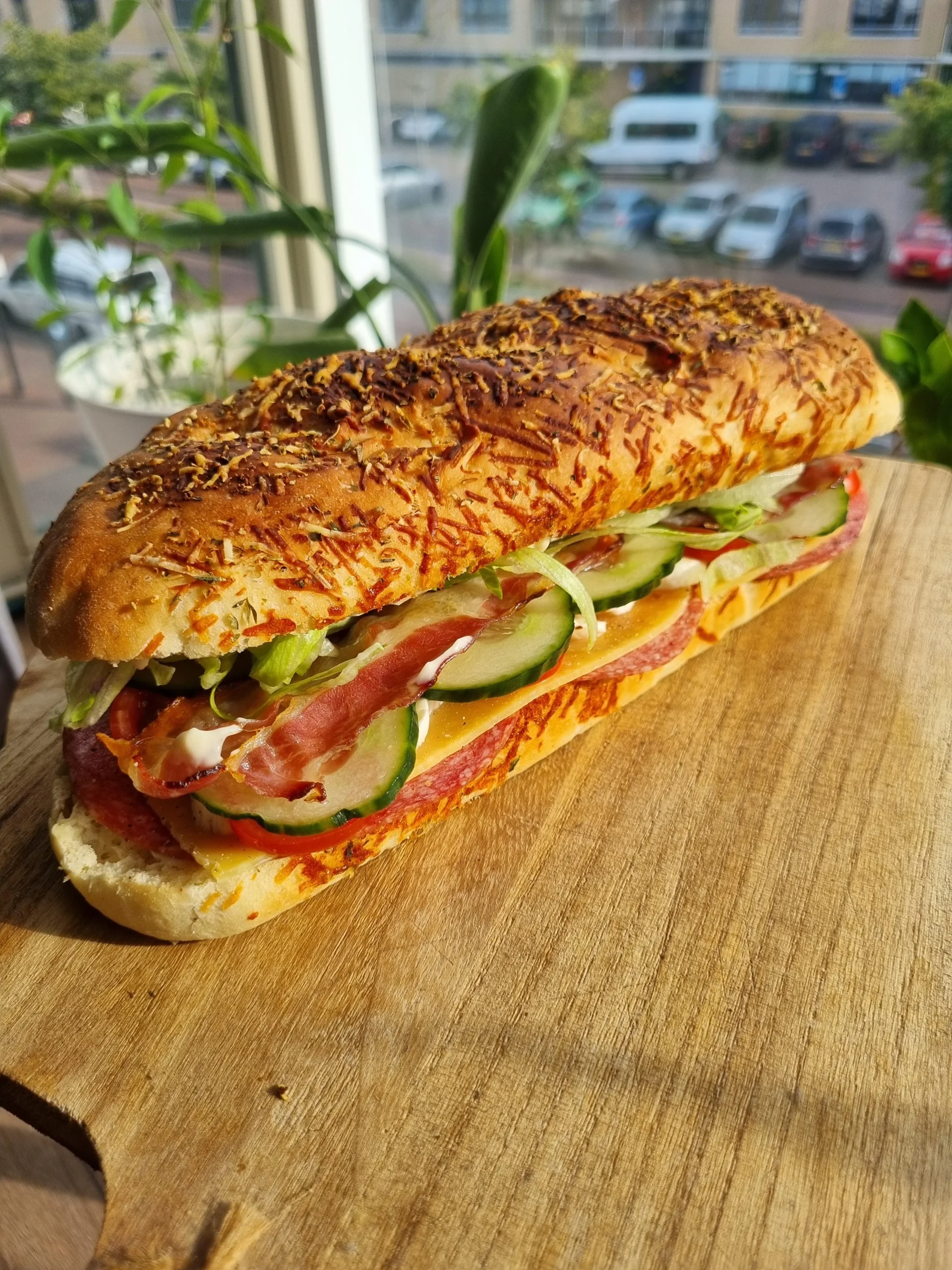 Panino imbottito la sera prima: l'ordine degli strati che salva il pane dalla spugna