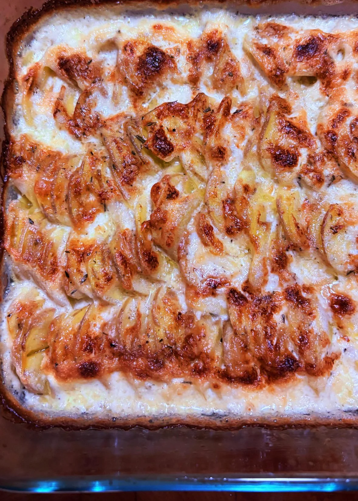 Patate gratinate: sciacquare le fette è l'errore che ti fa scivolare la crema sul fondo
