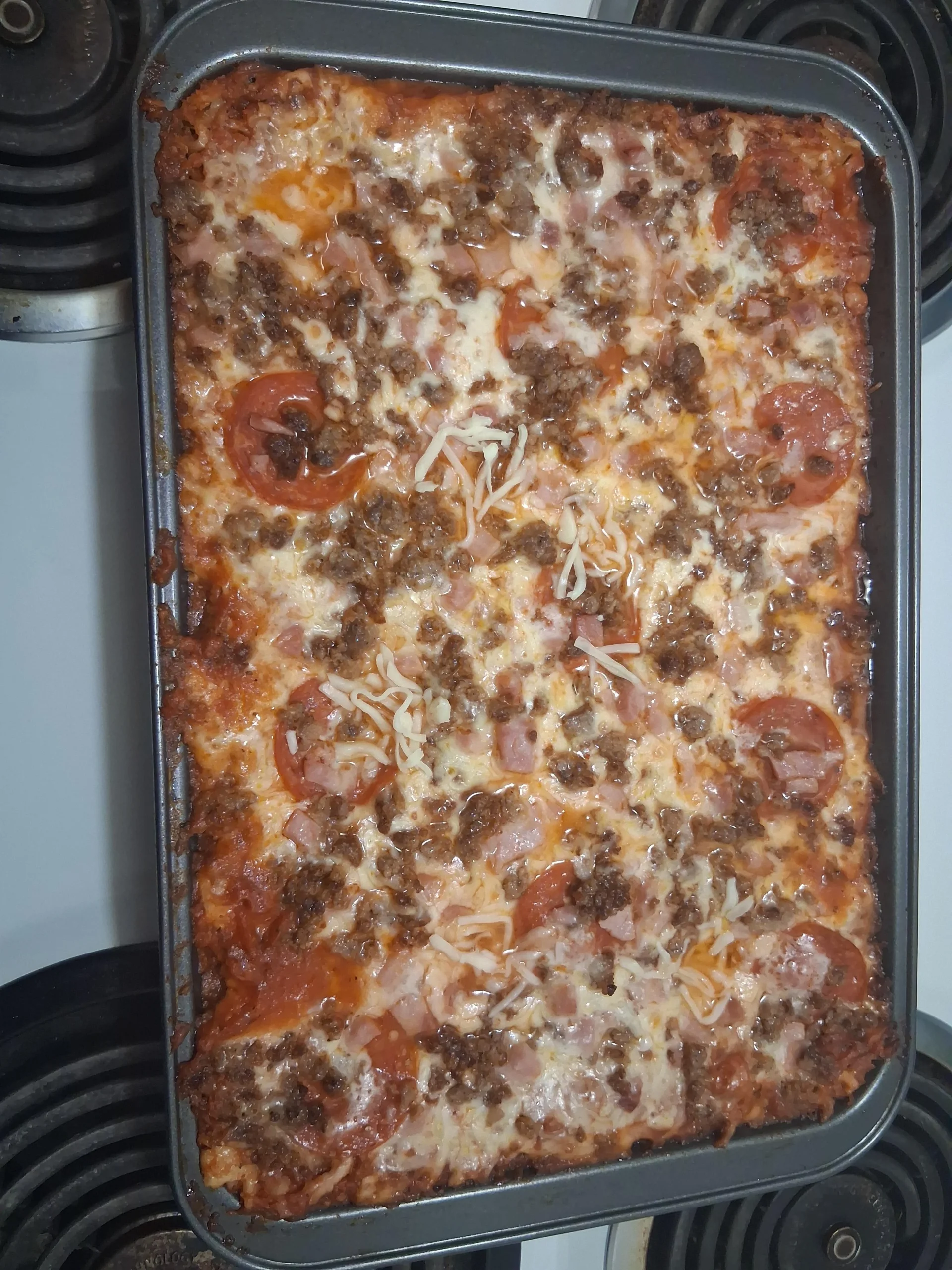 Perché la lasagna è più buona il giorno dopo: la scienza del riposo e della fetta che sta in piedi