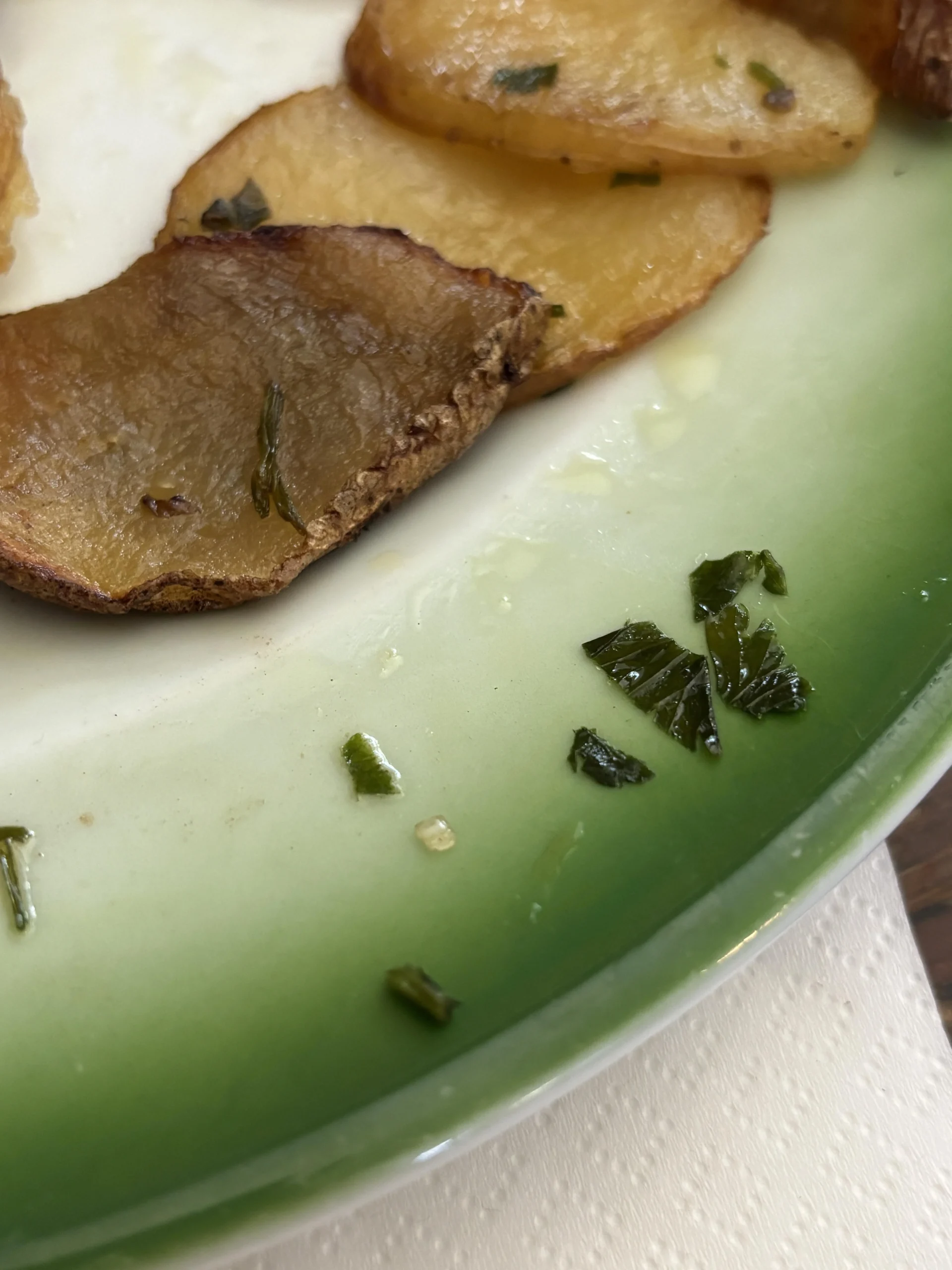 Prezzemolo, cerfoglio o coriandolo? Il trito verde sulle patate si riconosce con naso e terzo lobo