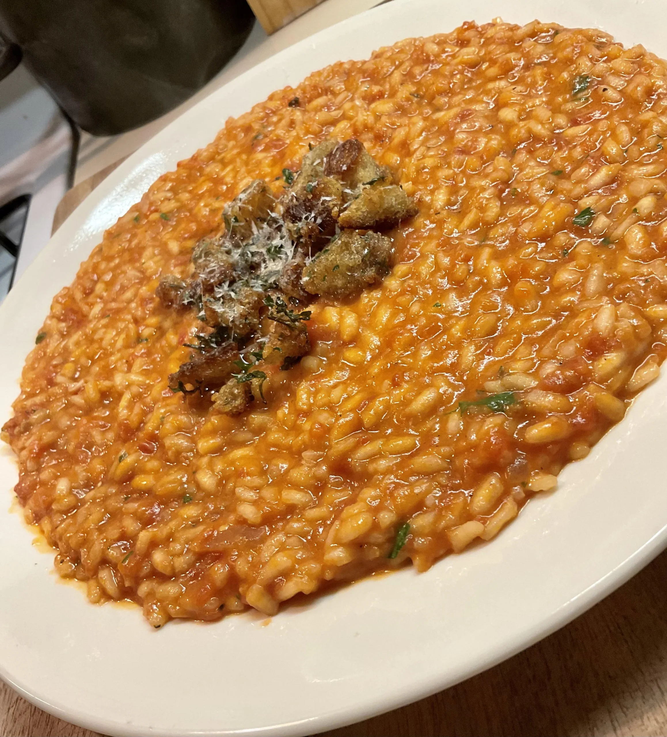 Risotto al pomodoro: perché il riso resta crudo dentro e il minuto esatto per aggiungere il pomodoro
