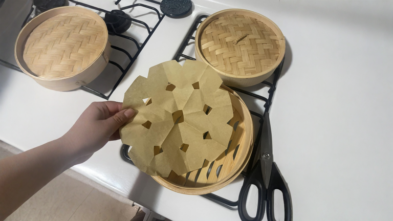 Carta forno nella vaporiera: perché i buchi a fiocco di neve non sono un gioco
