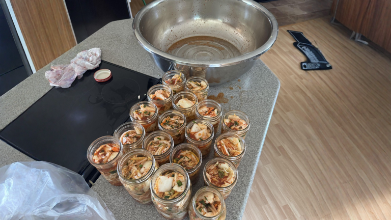 Kimchi fatto in casa: come leggere le bolle nel barattolo per capire quando è pronto