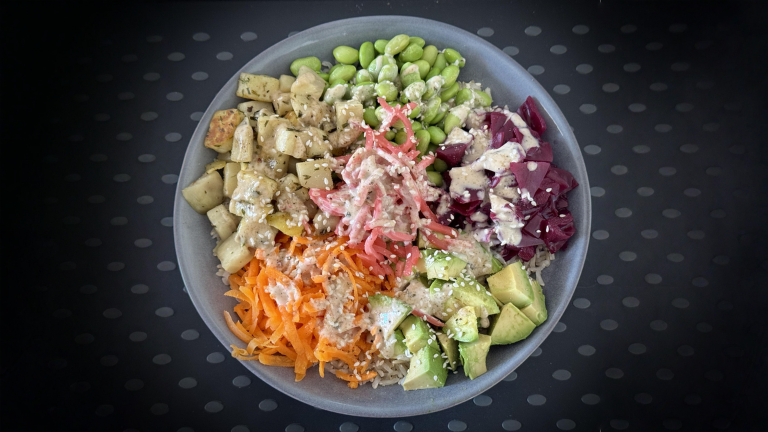 Poke bowl fatto in casa: le 96 ore in freezer che decidono se quel pesce crudo si può mangiare