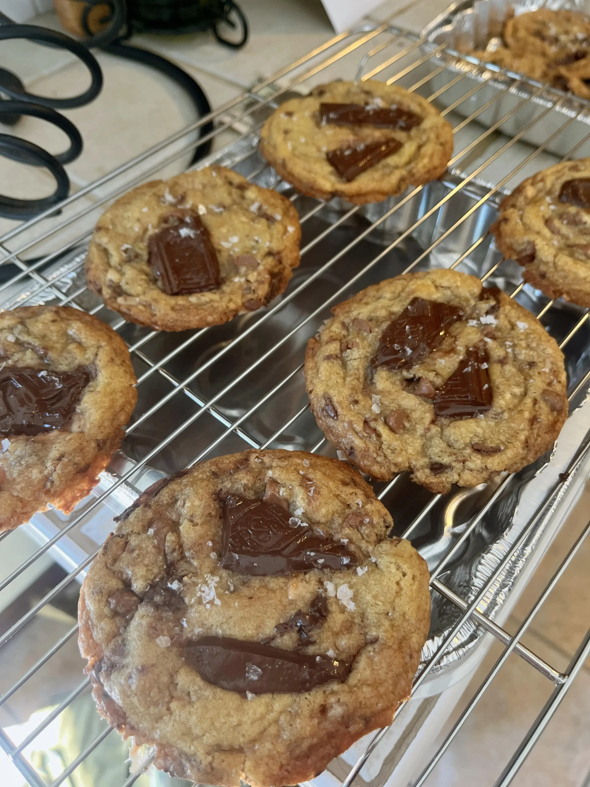 Burro nocciola nei cookies: i 20 grammi d'acqua che decidono se il biscotto resta alto o si allarga