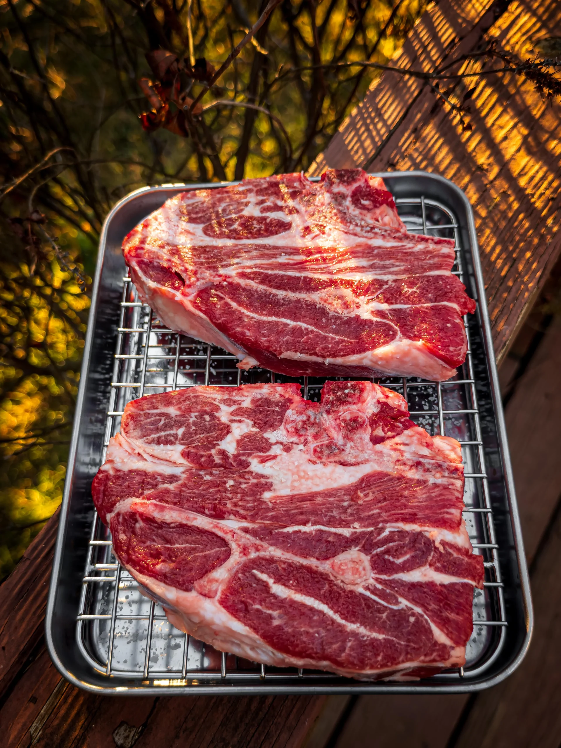 Costolette di agnello alla griglia: girarle spesso è il trucco che cambia tutto