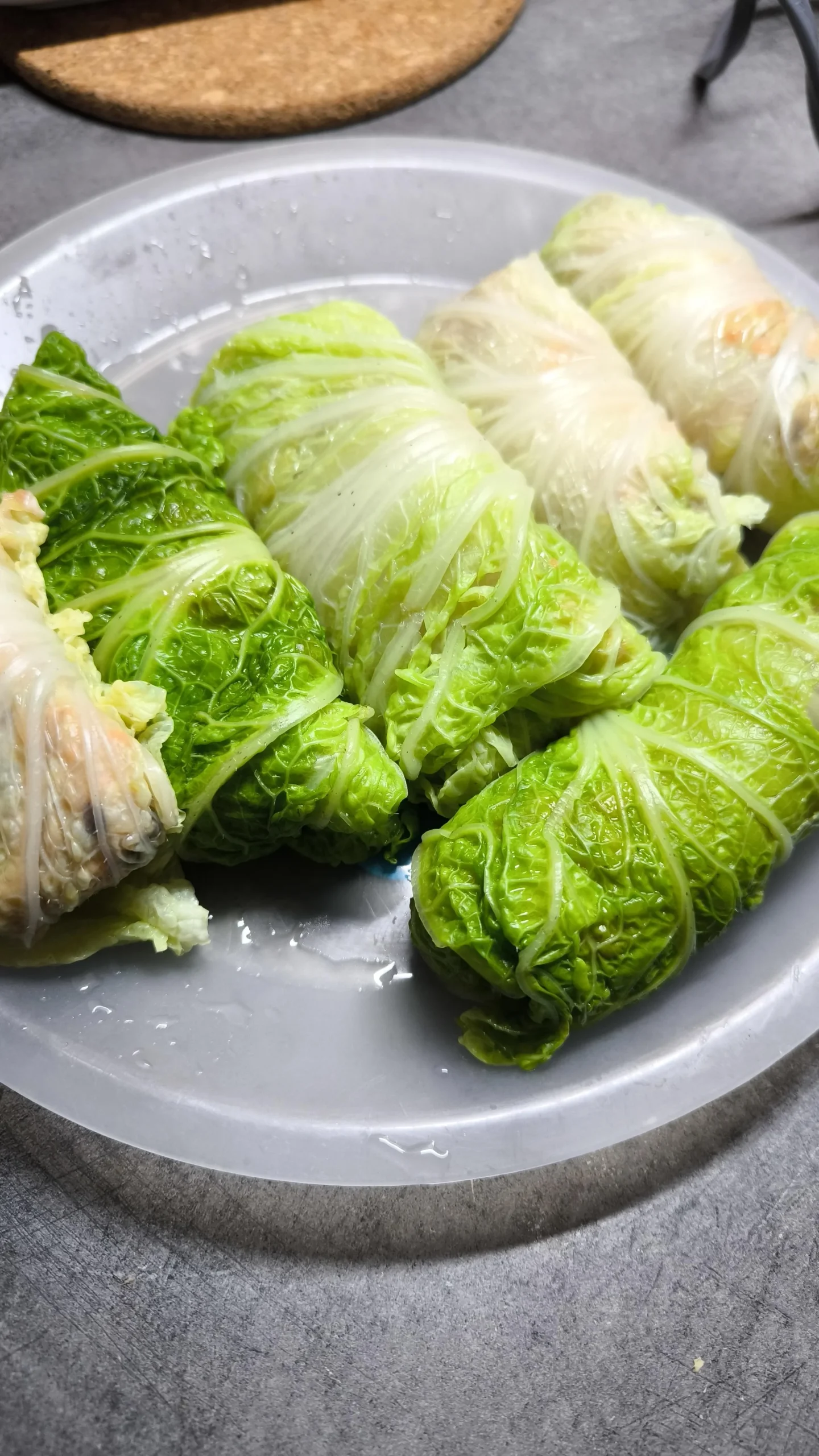 Involtini di verza al vapore: la foglia al posto della pasta cambia tutto (ecco come non sbagliare)