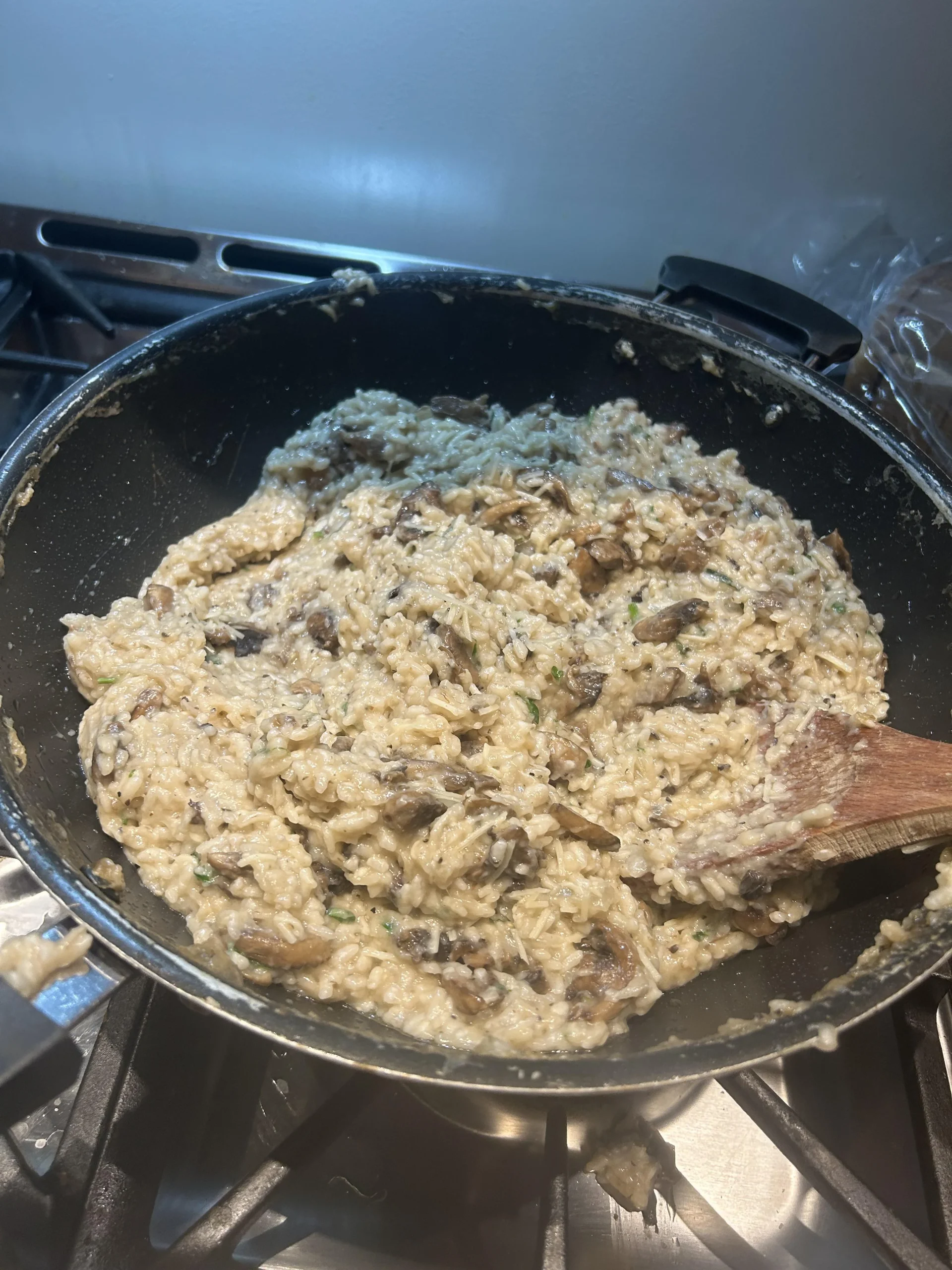 Risotto ai funghi: l'errore di tempistica che rende il riso gommoso (e come rimediare)