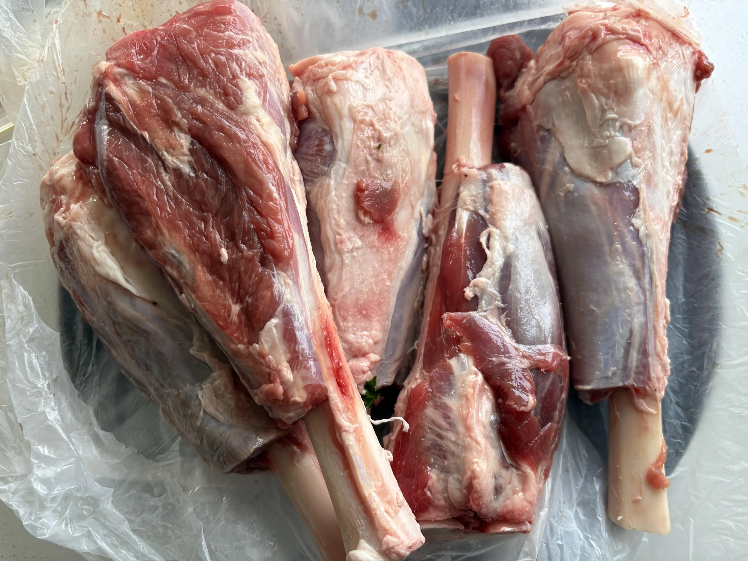 Stinco d'agnello brasato alla birra scura: perché il fondo diventa amaro alla fine e come evitarlo