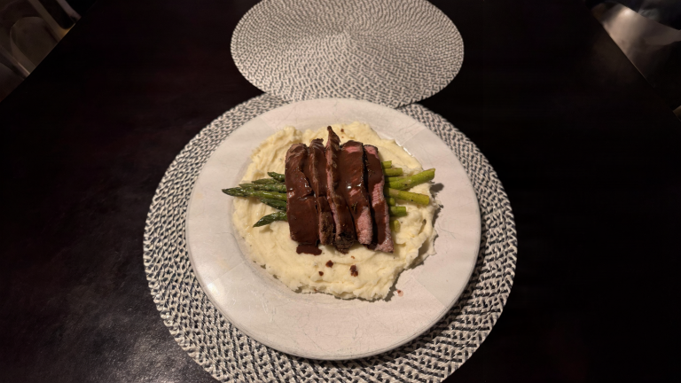 Cinghiale in dolceforte: perché la nonna metteva il cioccolato nel sugo (e il piatto non sa di dolce)