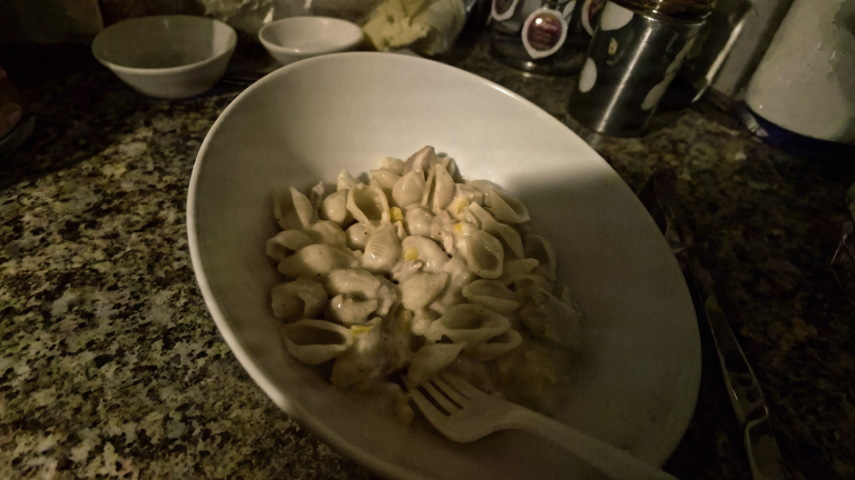 Fettuccine Alfredo, la ricetta originale: burro, parmigiano e niente panna. Ecco perché la crema viene lo stesso