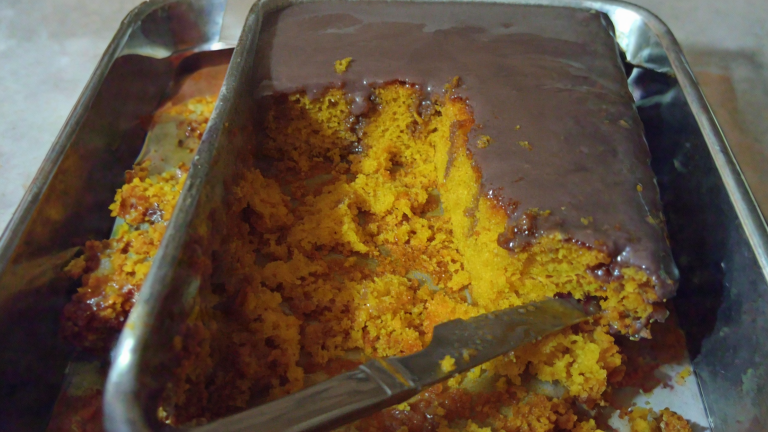 Macchie verdi nella torta di carote: non è muffa, è chimica (e ti dice cosa hai sbagliato)