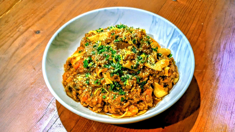 Pappardelle fatte in casa: la larghezza non è estetica, decide quanto ragù resta attaccato