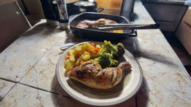Pollo marinato nello yogurt: perché intenerisce davvero (e il limone no)
