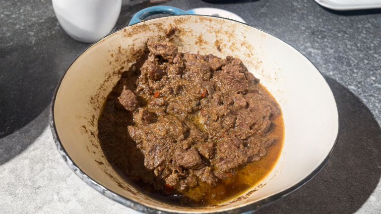 Rendang, il segreto è il momento in cui smette di bollire e inizia a friggere