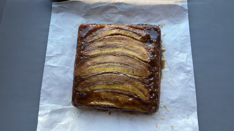 Torta rovesciata d'autunno: perché pere e prugne restano lucide e la mela affoga nel suo succo